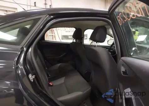 2013 Ford Focus S z USA, uszkodzony, nr VIN 1FADP3E25DL274359